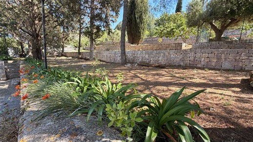 Villa Panoramica In Buone Condizioni Con Trullo Comunicante.